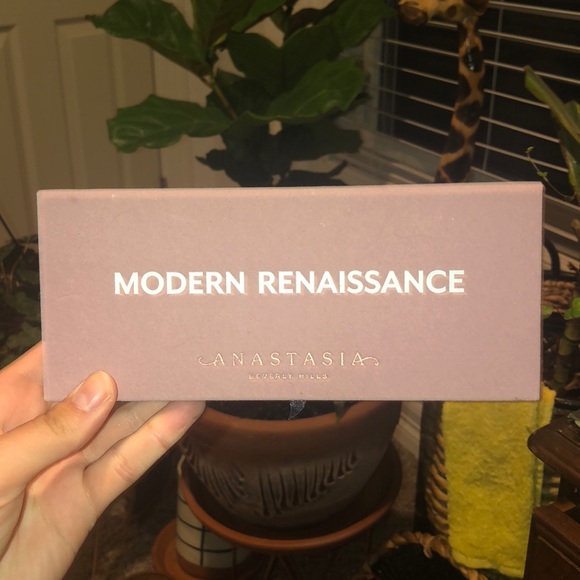 Anastasia Modern Renaissance pallet - Picture 1 of 2